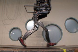 Американська армія озброїлася людиноподібними роботами (відео)
