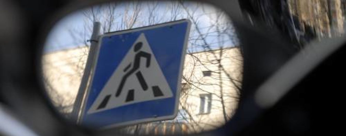 В Славянске водитель насмерть переехала мужчину, который лежал на дороге