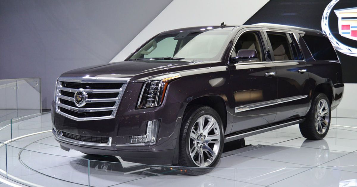 Cadillac Escalade две тыщи шестнадцать - обзор роскоши на колесах