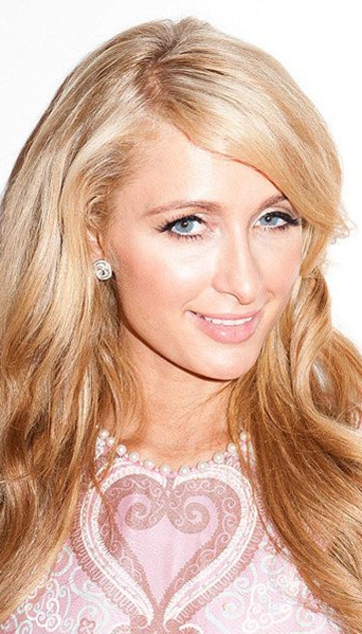 ochen-mokraya-blondinka-drochit-paltsami-pizdu-podruge-v-obshage