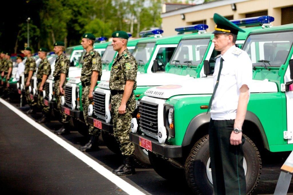 Украинским пограничникам подарили полсотни внедорожников Defender_3