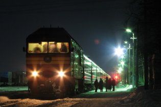 На Закарпатті поїзд відрізав ногу чоловіку, який заснув на рейках
