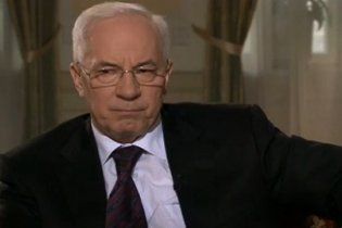 Азаров уже советует телевидению переходить на русский язык