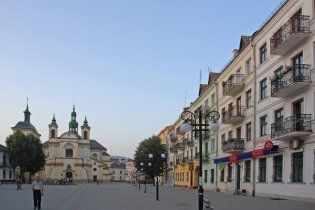 Івано-Франківськ убрався в зелений колір