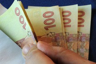 Табачник с Азаровым забыли поднять стипендии студентам