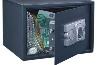 Грабіжники винесли сейф з коштовностями на очах у бабусі-охоронниці