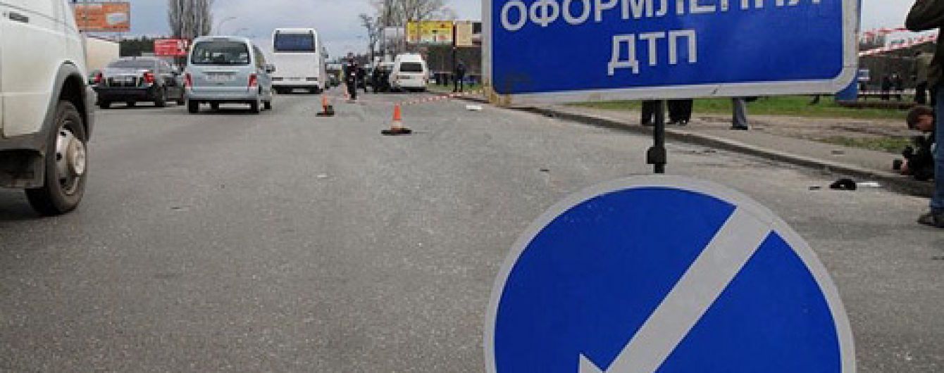 Під Києвом автобус збив неповнолітніх на пішохідному переході. Одна дитина загинула