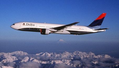 У США Boeing 757 здійснив аварійну посадку через проблеми з двигуном