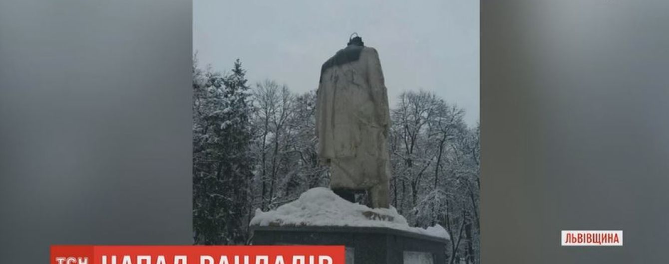 На Львівщині вандали відрізали голову пам’ятнику Шевченка