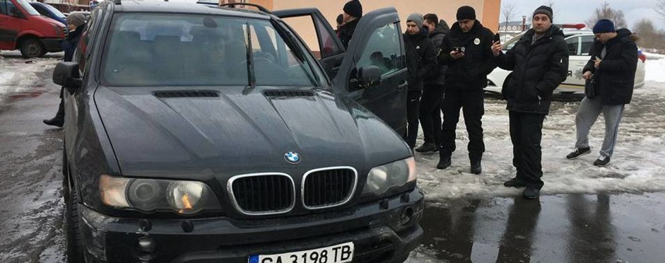 Голлівудська гонитва. Жителі Бучі впіймали п'яного водія BMW X5, який протаранив три автівки