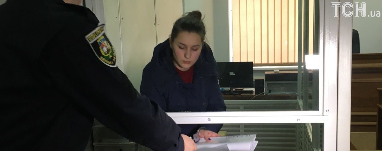Водійка, яка без прав та у стані сп'яніння збила двох пішоходів, розкаялася у скоєному