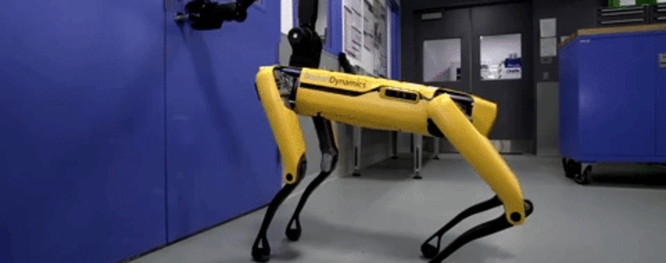 Мережею шириться відео, де робот Boston Dynamics відчиняє двері своєму "товаришу"