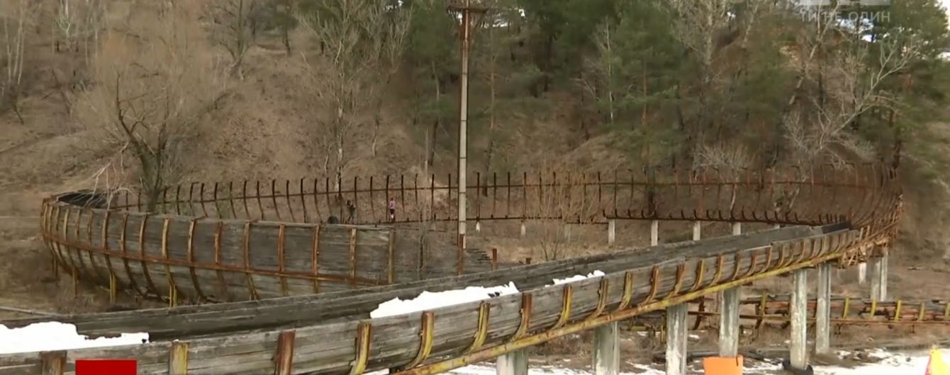 Скелет, сміх і технології 20-річної давнини: ТСН проїхалася по трьох санних трасах України, де мали б готувати олімпійців