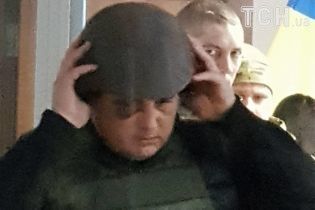 Екс-нардепа Шепелєва у касці та бронежилеті привезли до суду