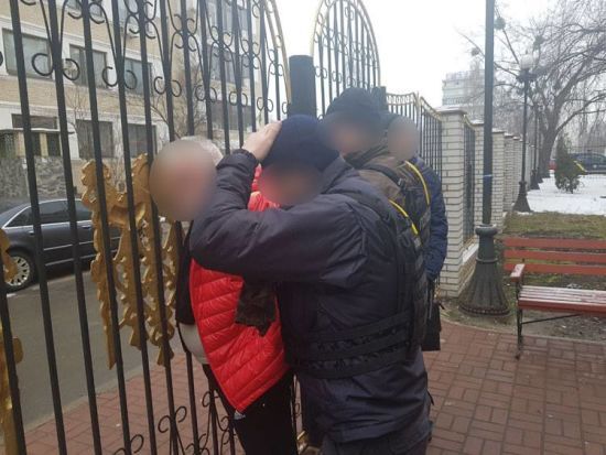 У Києві затримали вимагачів, які здерли з постраждалих у будівельний афері 50 тисяч доларів
