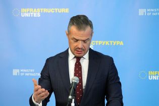 В Укравтодоре просят оставить желтый сигнал на светофоре