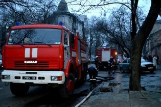 На месте пожара в Одессе спасатели нашли два тела