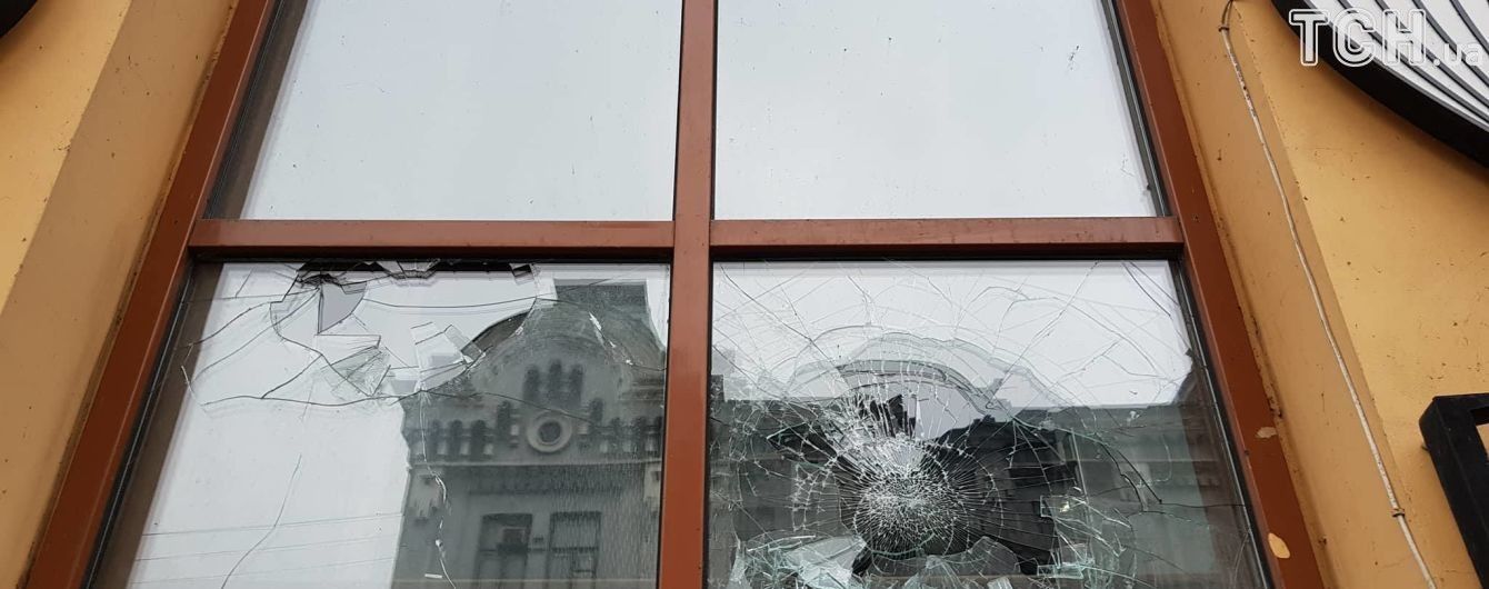 У поліції пояснили, хто відповість за потрощені відділення банків і "Росспівробітництво" в Києві