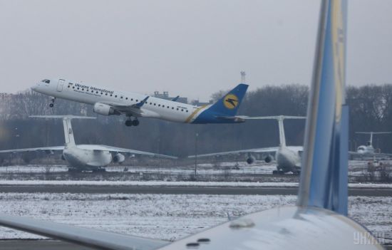 В Україні через негоду скасували низку авіарейсів