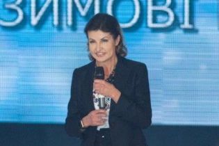В деловом костюме и на шпильках: Марина Порошенко проводила украинских спортсменов на Паралимпиаду