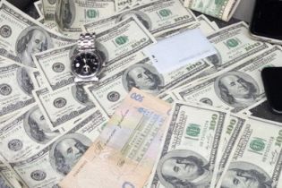 У Києві на хабарі спіймали чиновника-фіскала