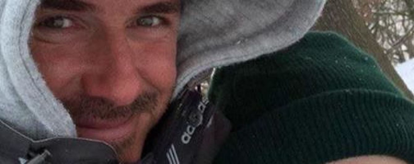 Снегопад в Лондоне: Дэвид Бекхэм с детьми покатался на санках