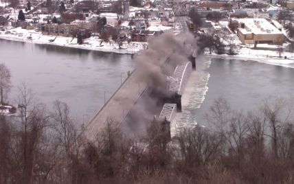 В США зрелищно "взорвали" начиненный взрывчаткой столетний мост (видео)