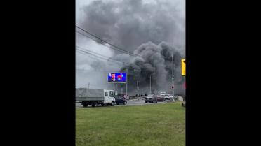 Під Москвою сталася масштабна пожежа на речовому ринку