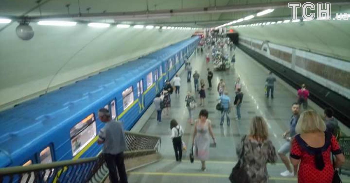 зламаний поїзд метро_3 / © ТСН.ua