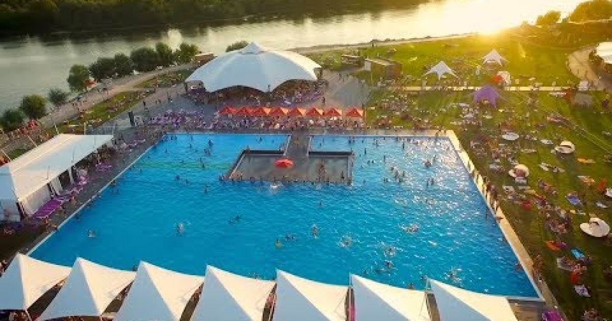 В бассейне столичного парка развлечений утонул восьмилетний мальчик