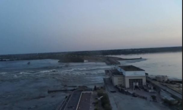 Росіяни підірвали Каховську ГЕС / Скриншот з відео Володимира Зеленського
