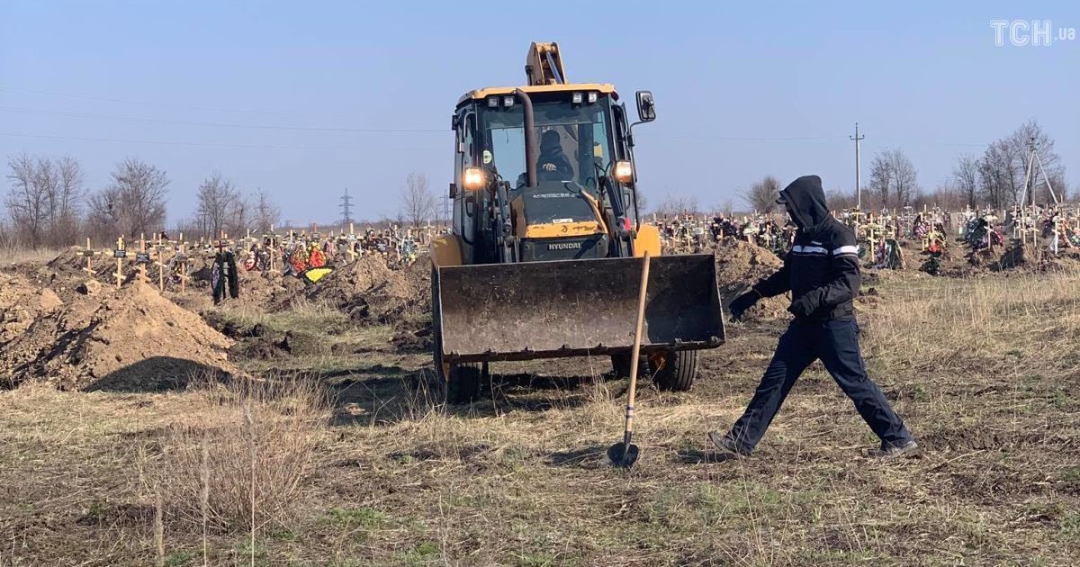Порожні могили та закриті парки: як у Дніпрі підготувалися до епідемії коронавірусу