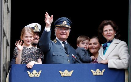 Хай живе король: шведська королівська сім'я зібралася на балконі з нагоди дня народження монарха
