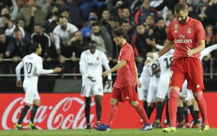 "Реал" потерпел поражение от "Валенсии" и еще больше отпустил от себя "Барселону"