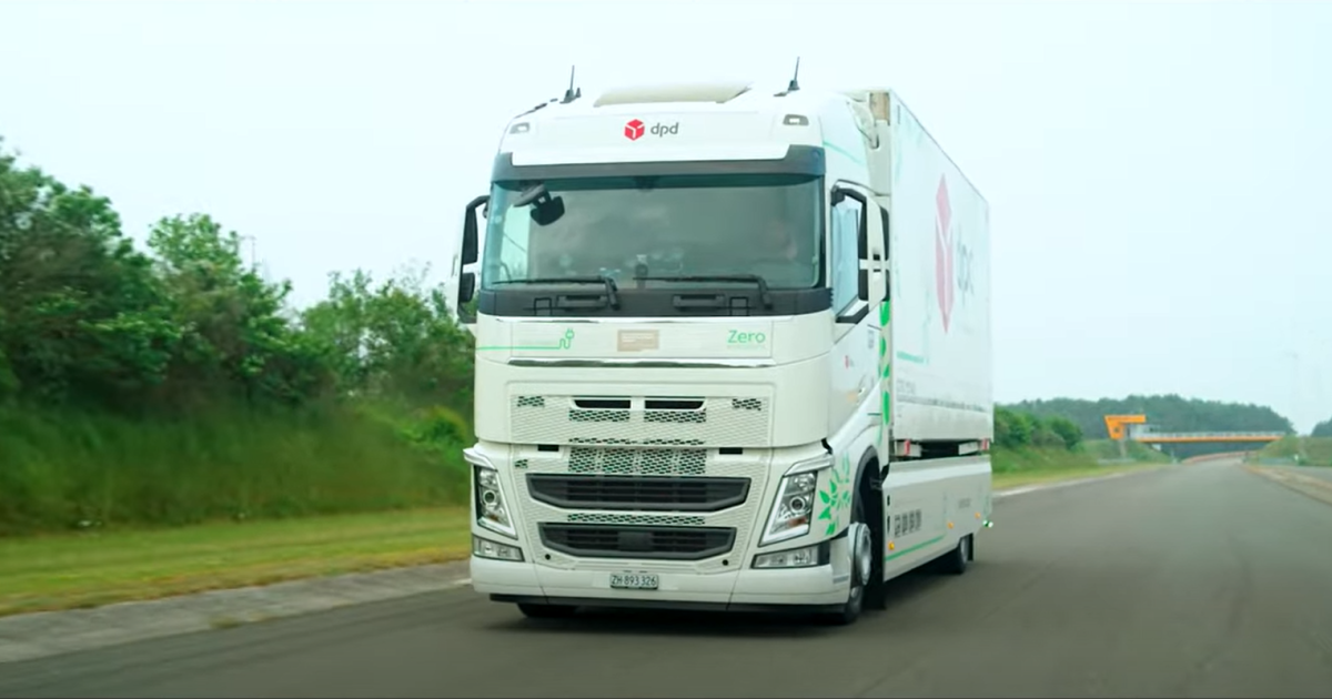 Водителей с грузовиками просят возить из Польши гумпомощь