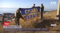 На узбережжі Азовського моря з'явився жовто-синій банер із написом "Слава Україні"