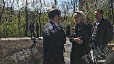 Максакова привела сина на могилу батька / © ТСН.ua