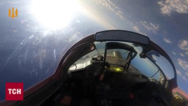 Українська авіація нищить ворожі цілі! Унікальне відео бойової роботи льотчиків 40-ї бригади!