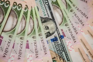 Мінфін позичив на внутрішньому ринку великі суми коштів у гривнях і доларах