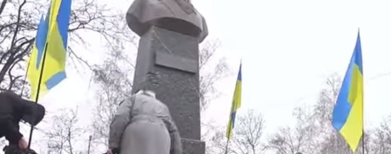 На Дніпропетровщині поваленого Леніна здали на металобрухт, щоб поставити пам'ятник Шевченку