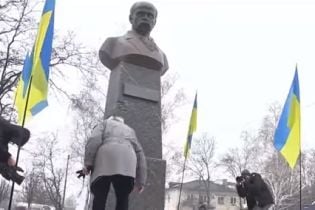 На Дніпропетровщині поваленого Леніна здали на металобрухт, щоб поставити пам'ятник Шевченку