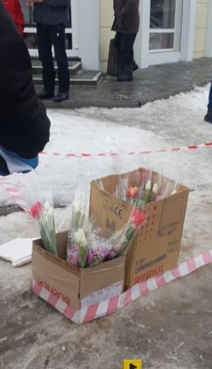 У Кропивницькому двоє чоловіків пограбували торговців квітами
