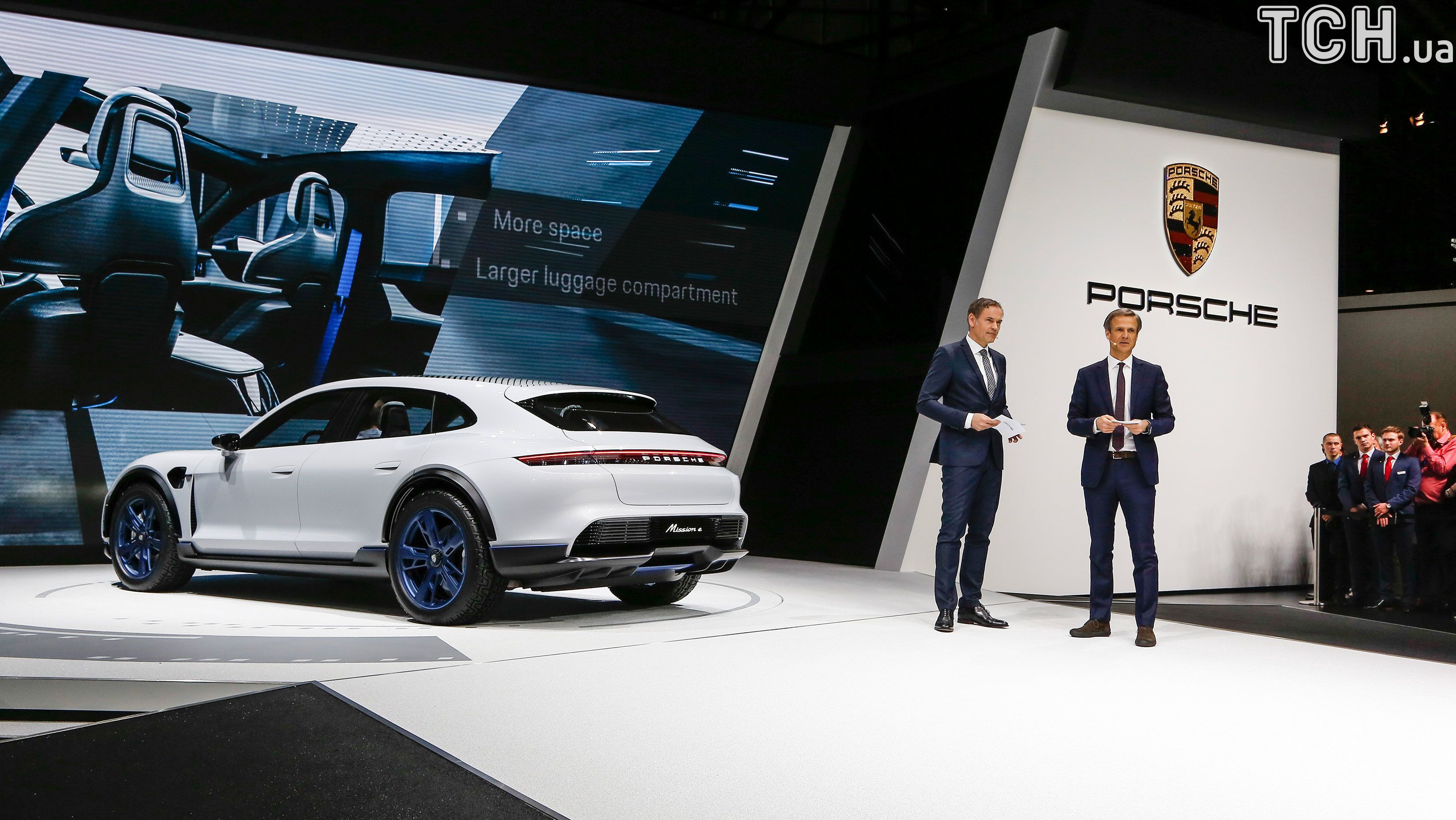 Porsche Mission E Cross Turismo
