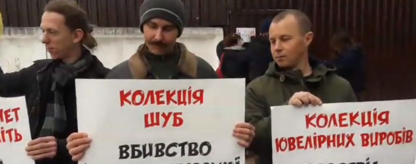 У Києві влаштували автопробіг до маєтку Авакова