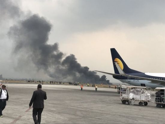 У Непалі розбився пасажирський літак з понад півсотнею осіб на борту