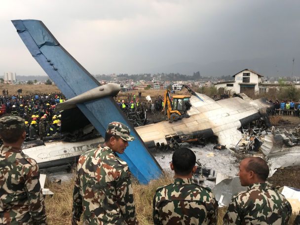 В результате крушения самолета в Непале погибли по меньшей мере 50 человек