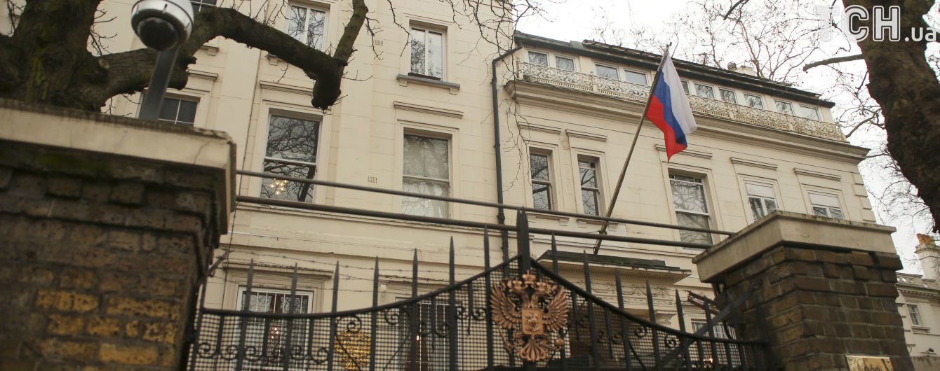 В Швеции российского посла вызовут на ковер из-за заявления Захаровой о химоружии "Новичок"