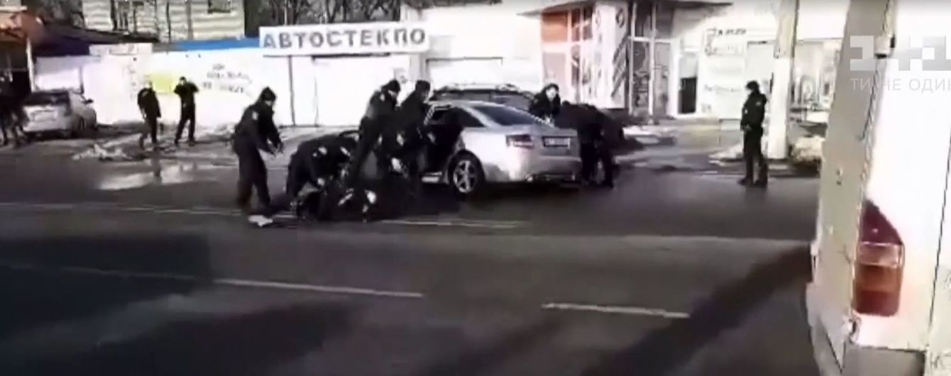 Смертельное ДТП со стрельбой в Днепре: прохожие падали на землю при звуках выстрелов