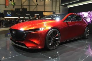 Mazda показала концепт будущей "тройки" с инновационным мотором