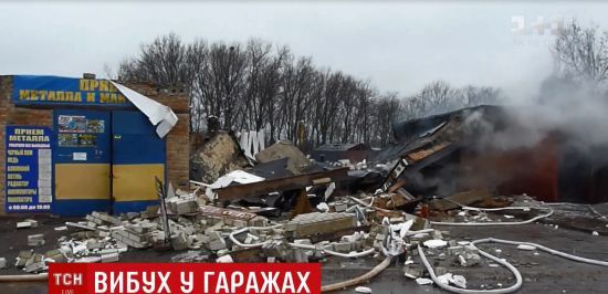 Потужний вибух на СТО розвалив гаражі в Олександрії